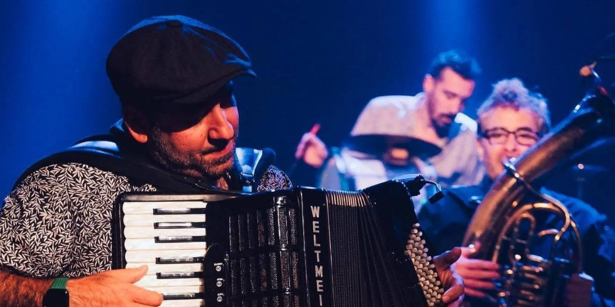 <span style="font-weight: normal;"><span data-ttb-color="1" style="color: rgb(251, 242, 233);">Orchestre de musique des Balkans</span></span>