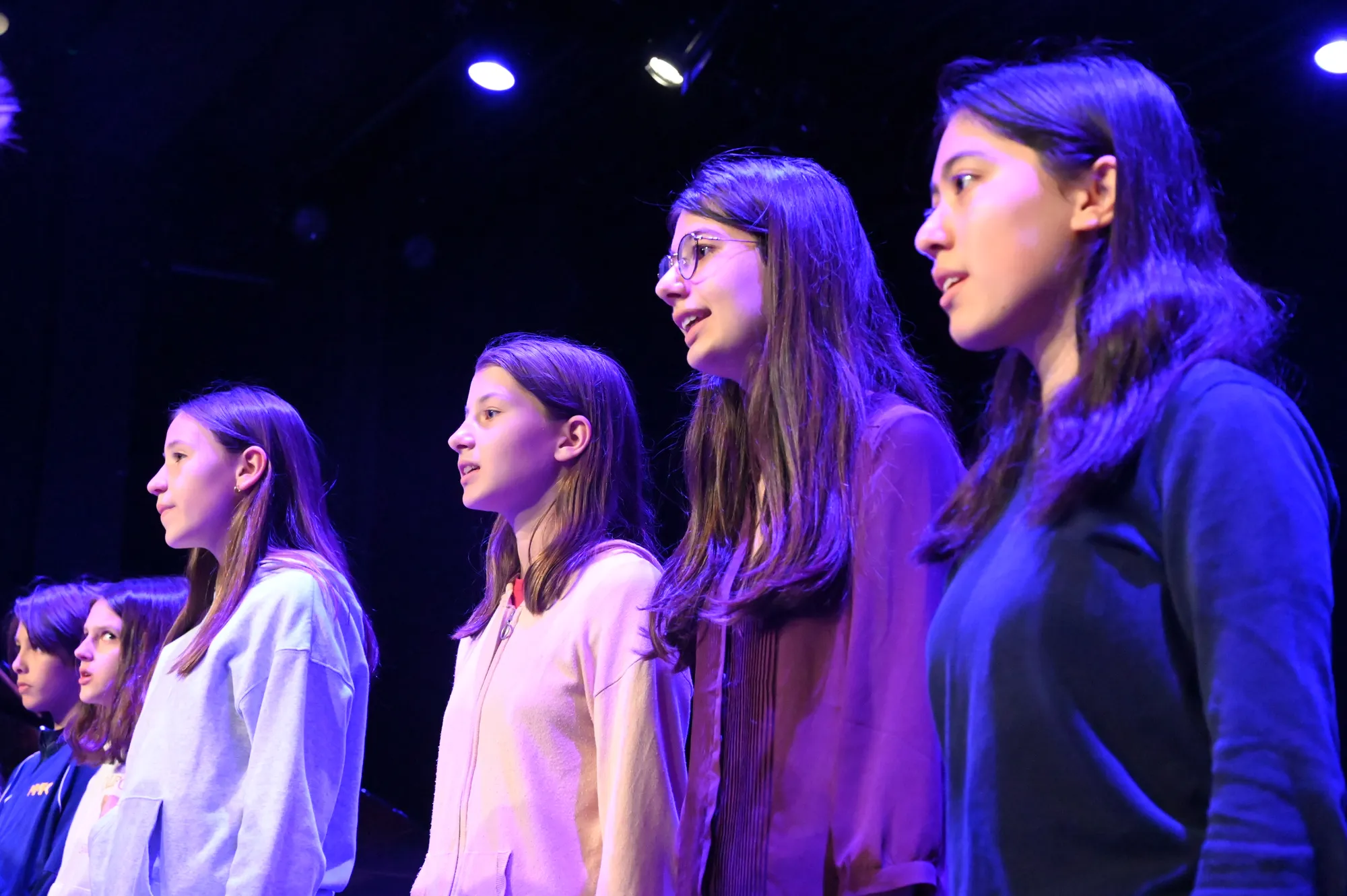<span style="font-weight: normal;"><i>ados</i> - Chorale</span>